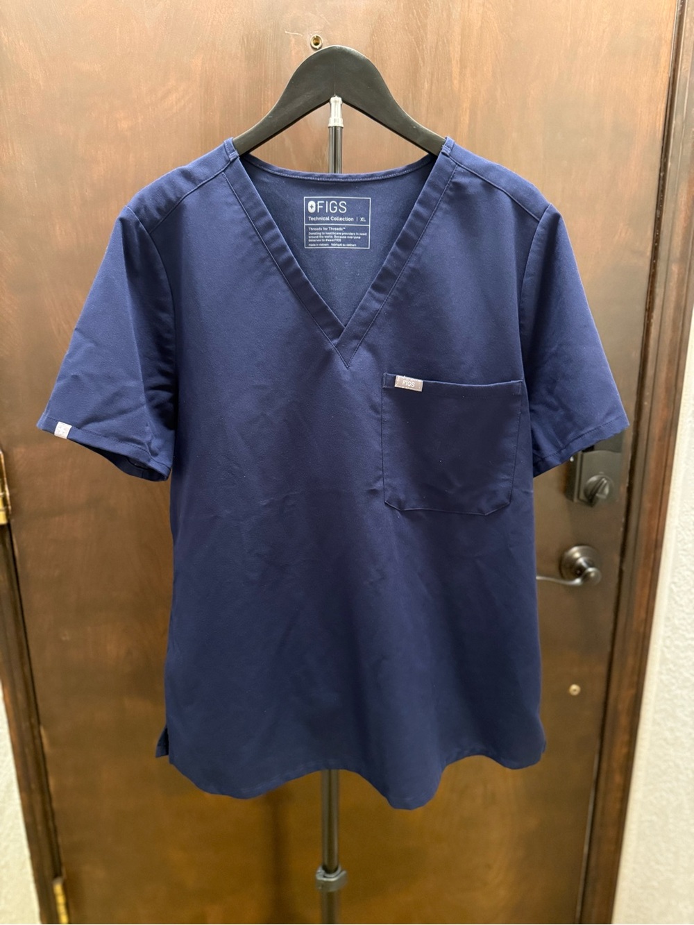 FIGS Navy Scrubs XL